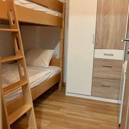 Apartmaji Winter Garden דירה