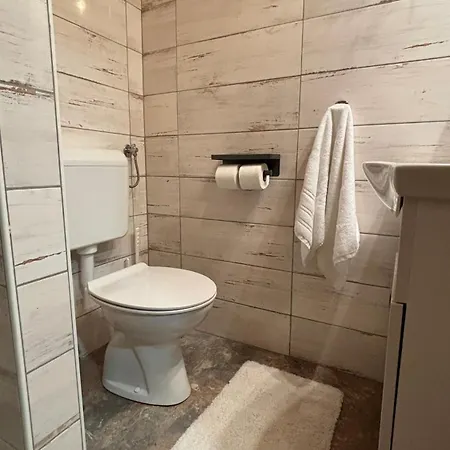 Apartmaji Winter Garden דירה